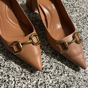 Zara collection Nov2022, size EU 42/US 10. Used. Great condition. Leather. Beige